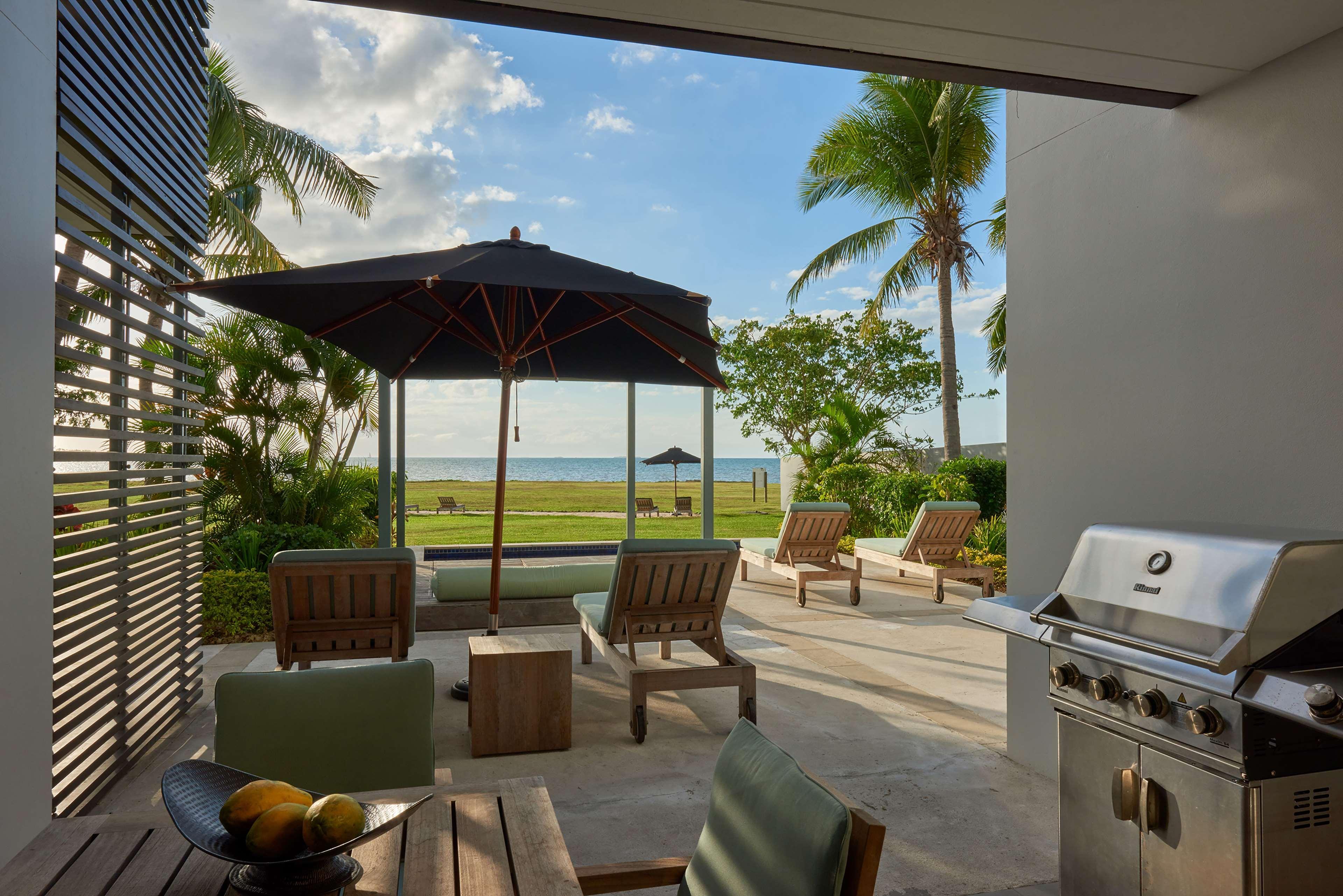 Hilton Fiji Beach Resort And Spa Denarau Island Εξωτερικό φωτογραφία A view of the beach from a private villa at the Ritz-Carlton, Laguna Beach